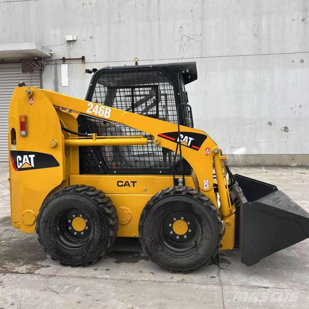 CAT 246 B Väikelaadurid