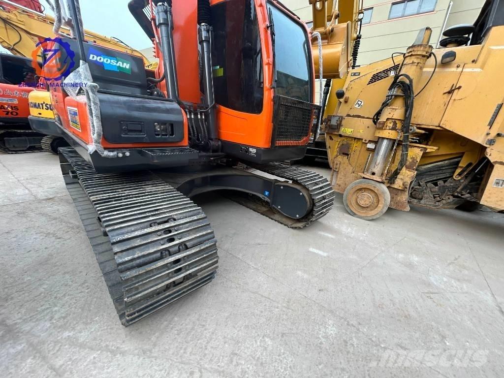 Doosan DX 150 Väikeekskavaatorid 7t-12t
