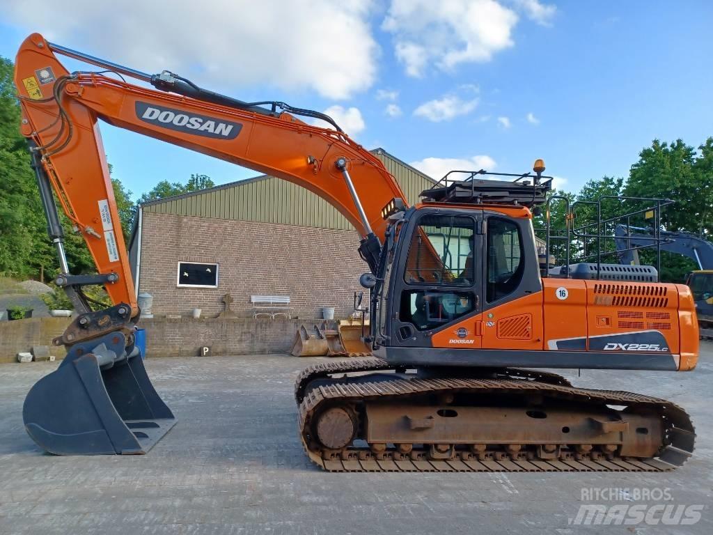 Doosan DX 225 LC-5 Roomikekskavaatorid