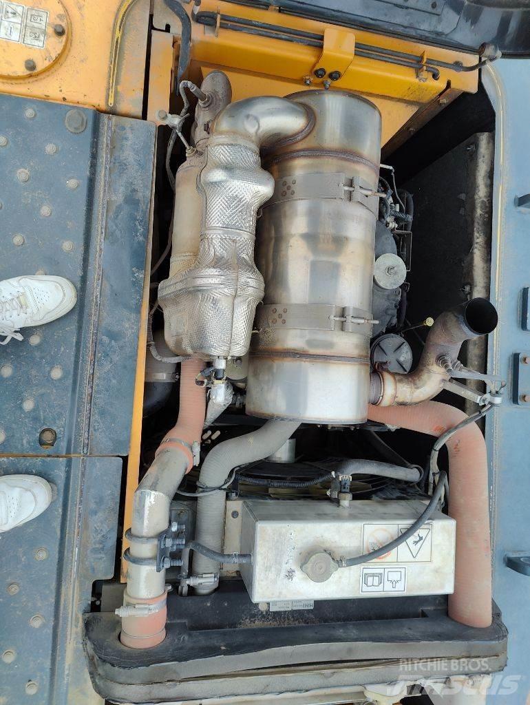 Hyundai HX160 L Roomikekskavaatorid