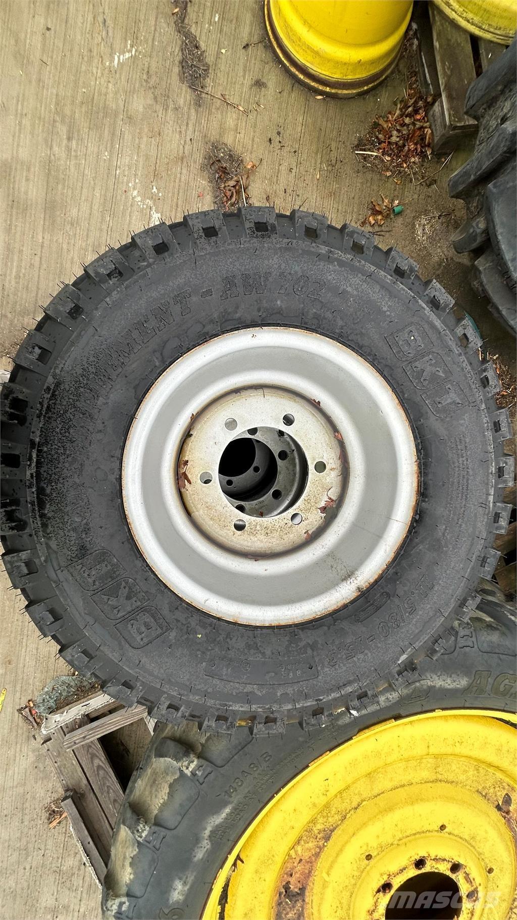  300/85R15.3 Rehvid, rattad ja veljed
