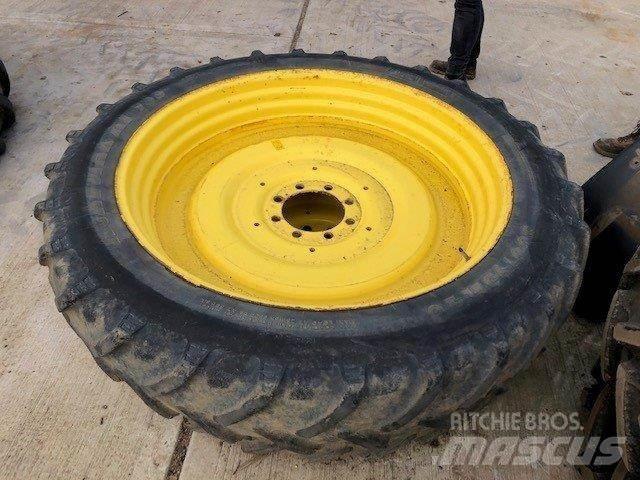  300/95R46 Rehvid, rattad ja veljed