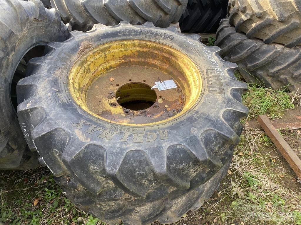  380/85R30 Rehvid, rattad ja veljed