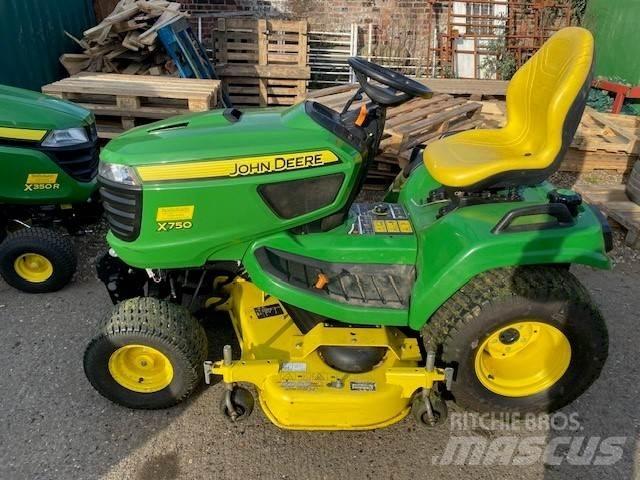 John Deere X750 Traktorid