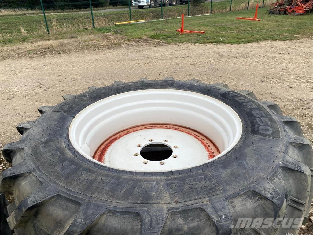 Kuhn 600/65R38 Rehvid, rattad ja veljed