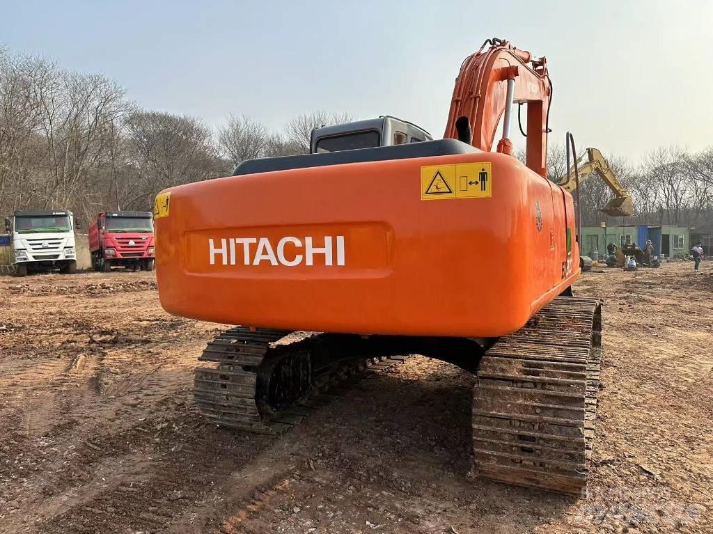 Hitachi EX 200 Roomikekskavaatorid