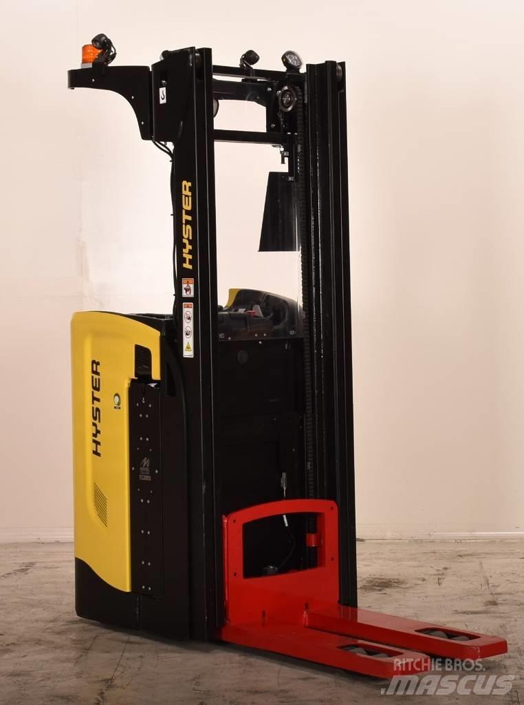 Hyster RS1.6 Platvormiga virnastajad