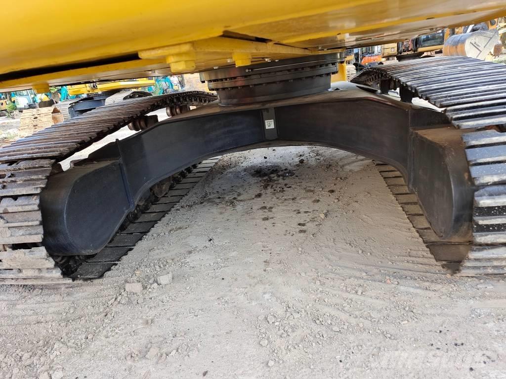 Komatsu PC 220-8 Roomikekskavaatorid