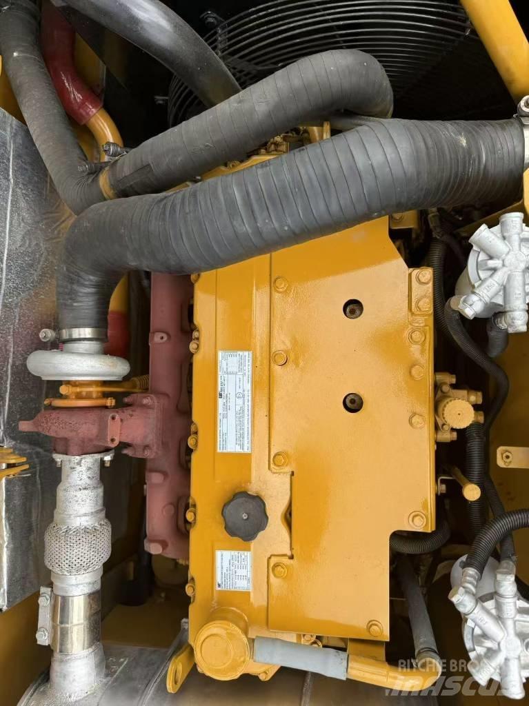 CAT 320D2L Väikeekskavaatorid 7t-12t