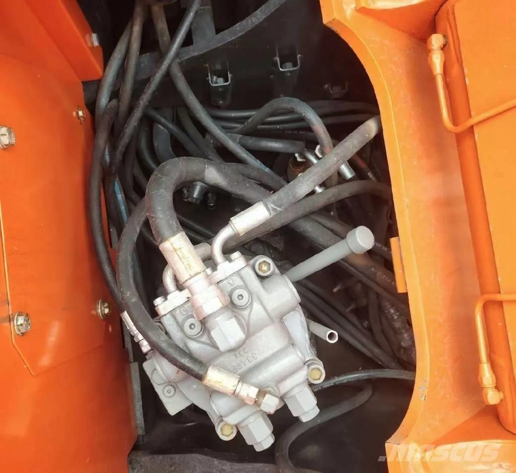 Hitachi 135US-6 Roomikekskavaatorid