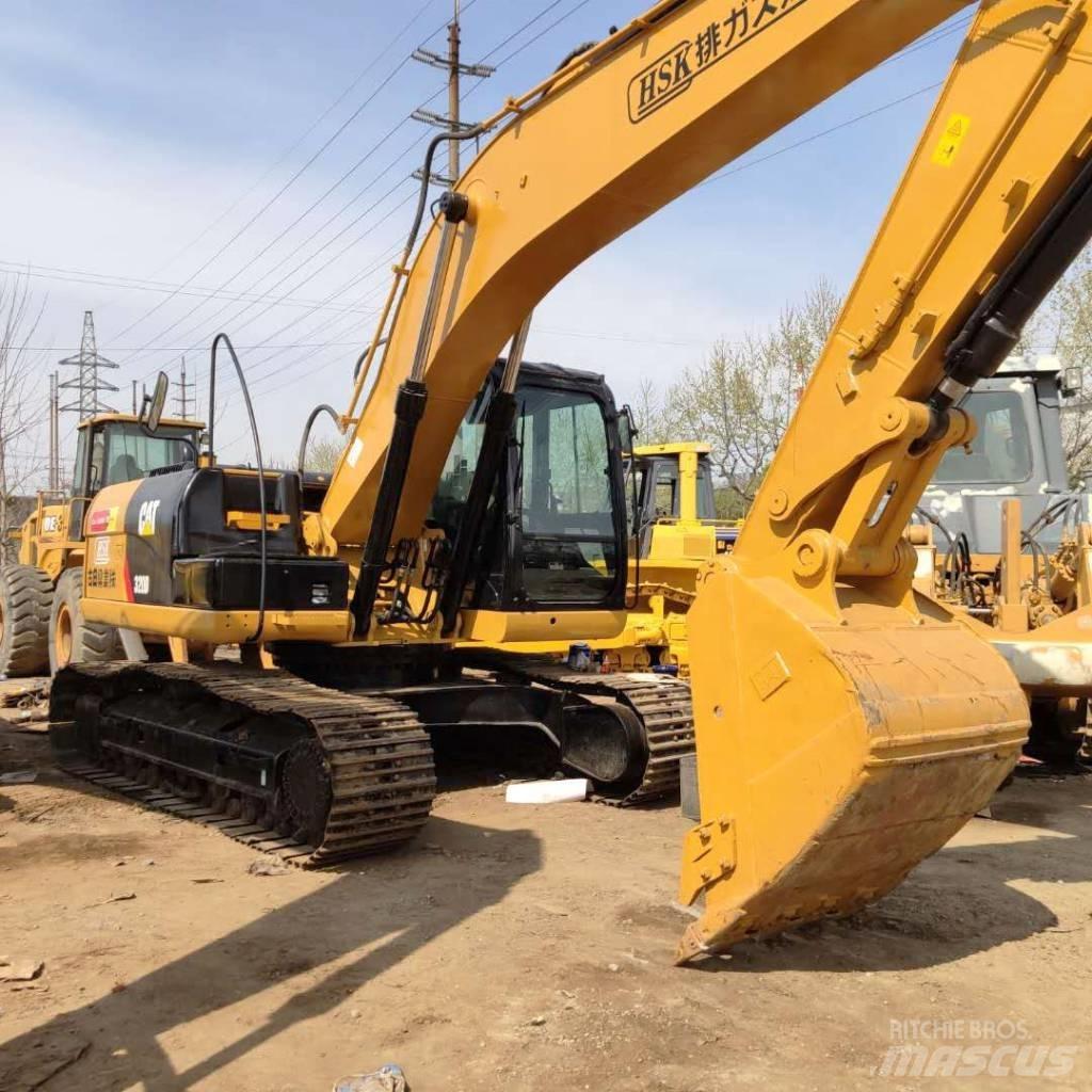 CAT 320D Roomikekskavaatorid