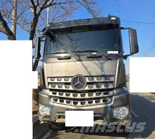 Mercedes-Benz 3951 Väikekallurid