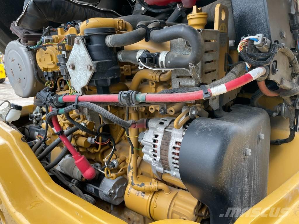 CAT 907M Rataslaadurid