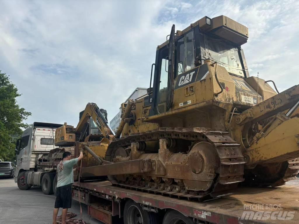 CAT D 7 G 2 Buldooserid
