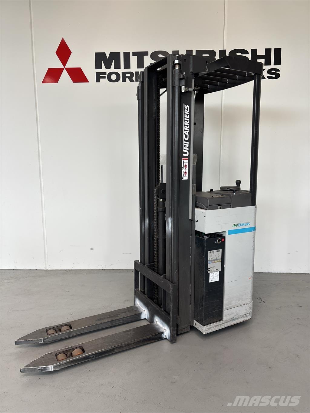 Atlet A160 Platvormiga virnastajad