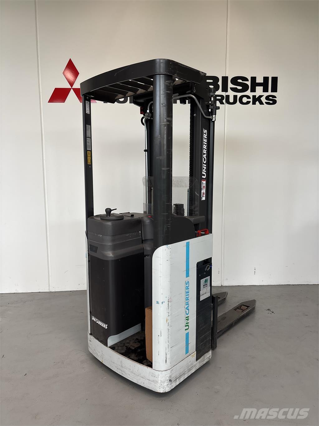 Atlet A160 Platvormiga virnastajad