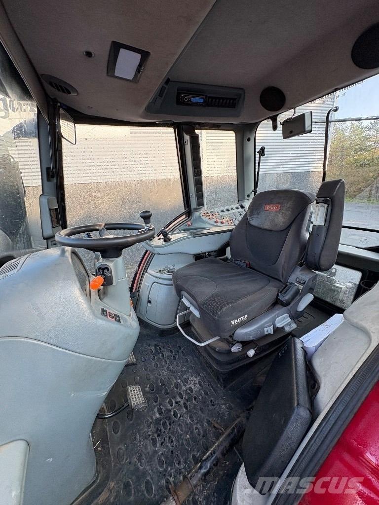 Valtra N 143 Traktorid