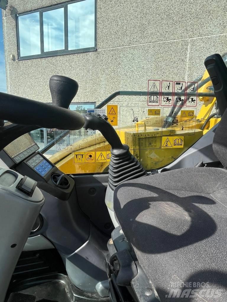 Komatsu PW98MR-10 Ratasekskavaatorid