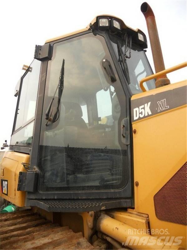 CAT D 5 K LGP Buldooserid