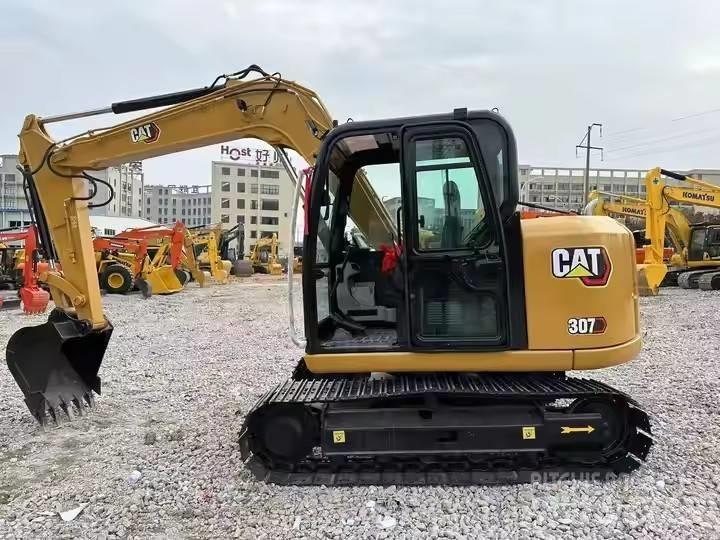 CAT 307 Roomikekskavaatorid