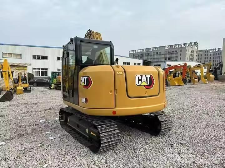 CAT 307 Roomikekskavaatorid