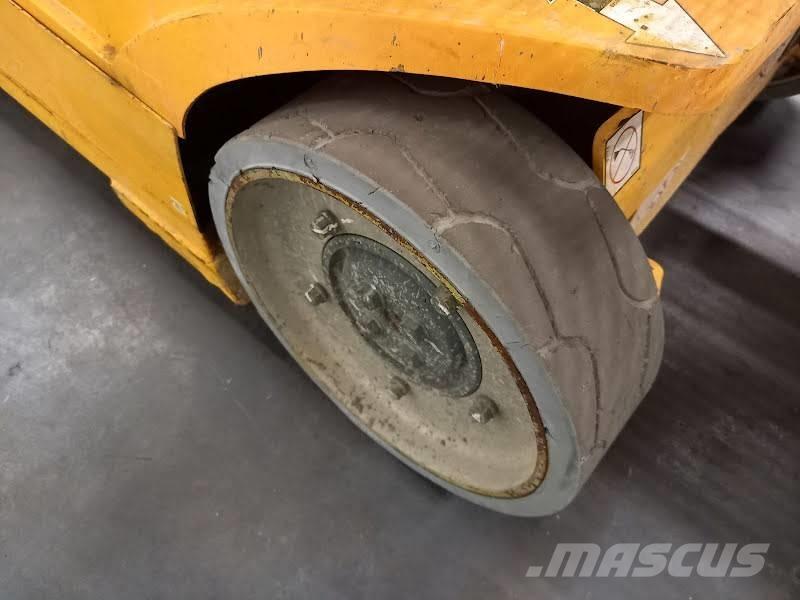 JLG Toucan 8 E Vertikaalsed mast tõstukid