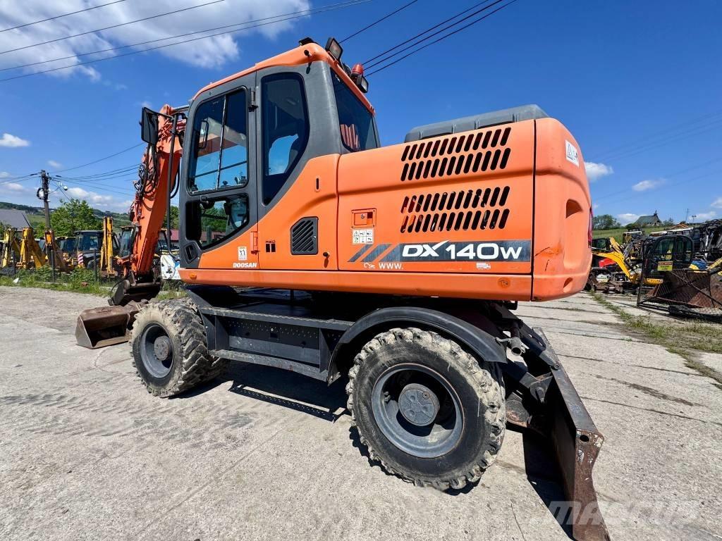 Doosan DX 140 W-3 Ratasekskavaatorid