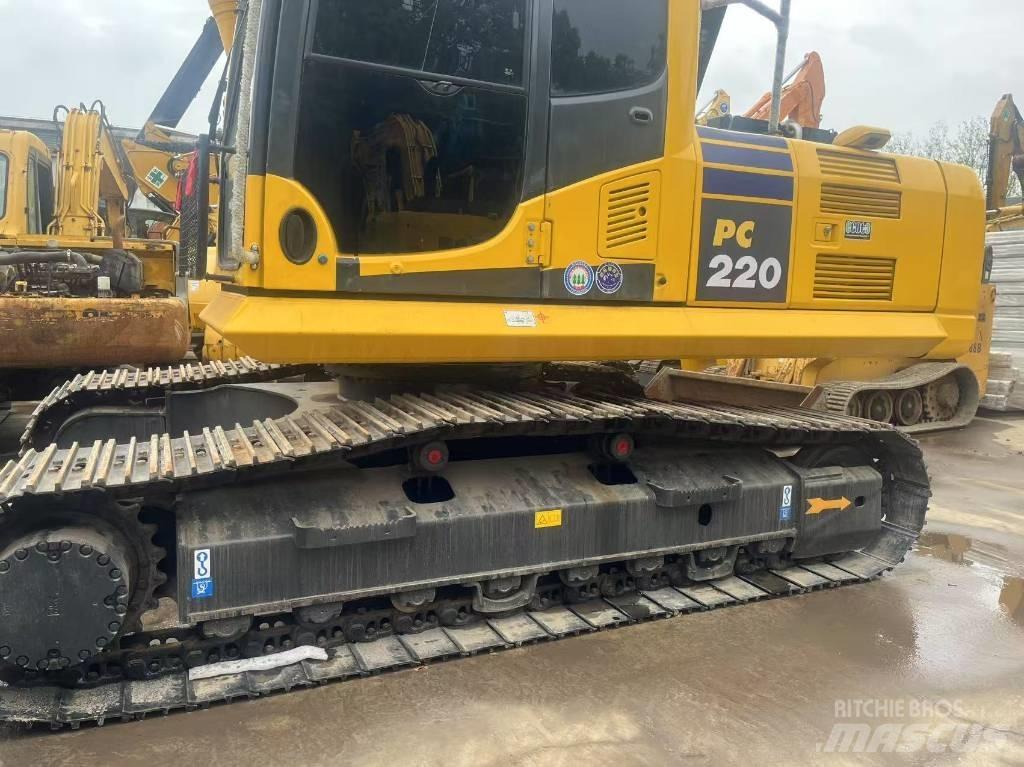 Komatsu PC 220-8 Roomikekskavaatorid