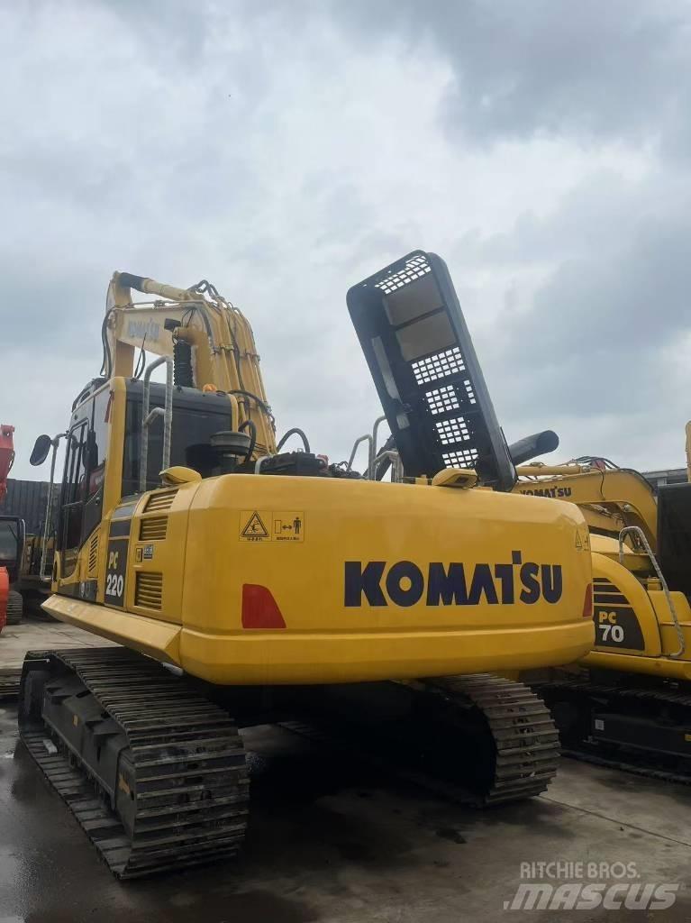 Komatsu PC 220-8 Roomikekskavaatorid