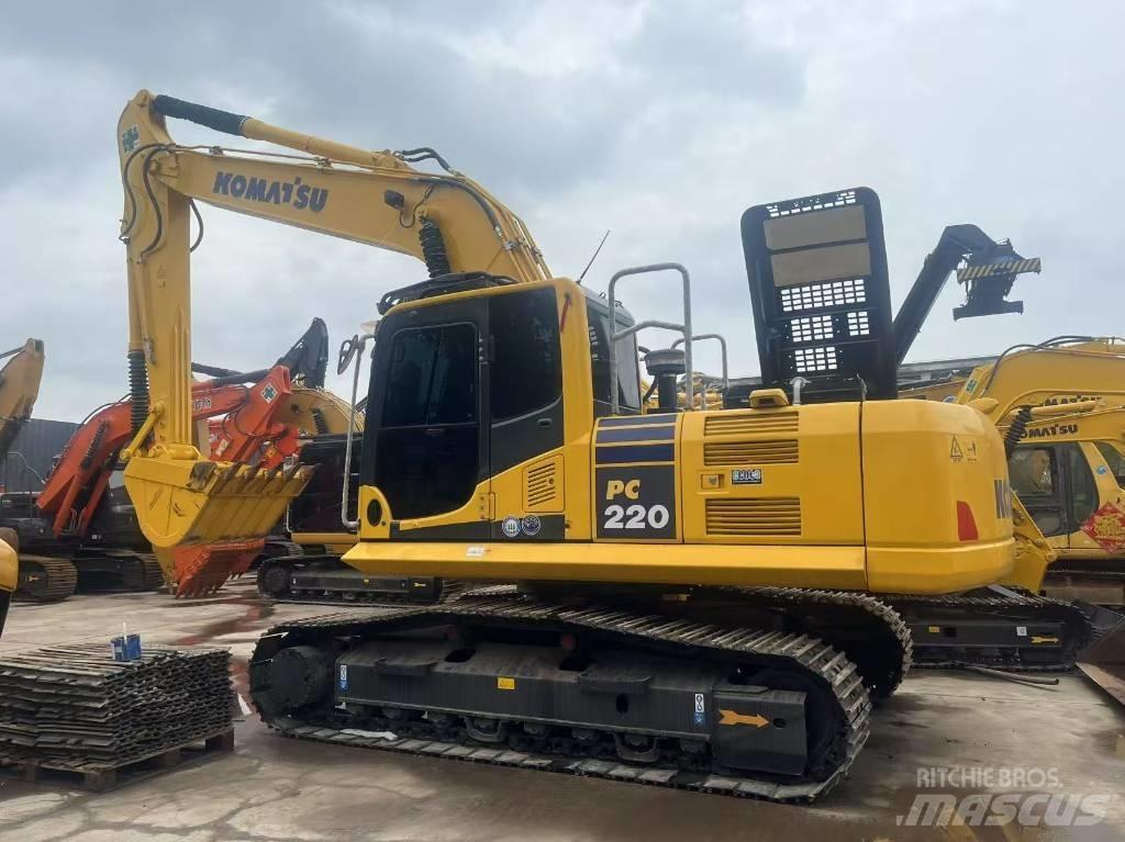 Komatsu PC 220-8 Roomikekskavaatorid