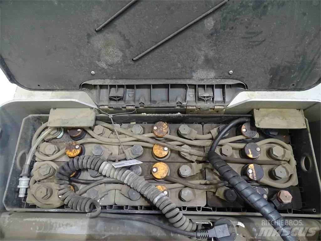 Still FV-XI12 Järelkäidavad virnastajad