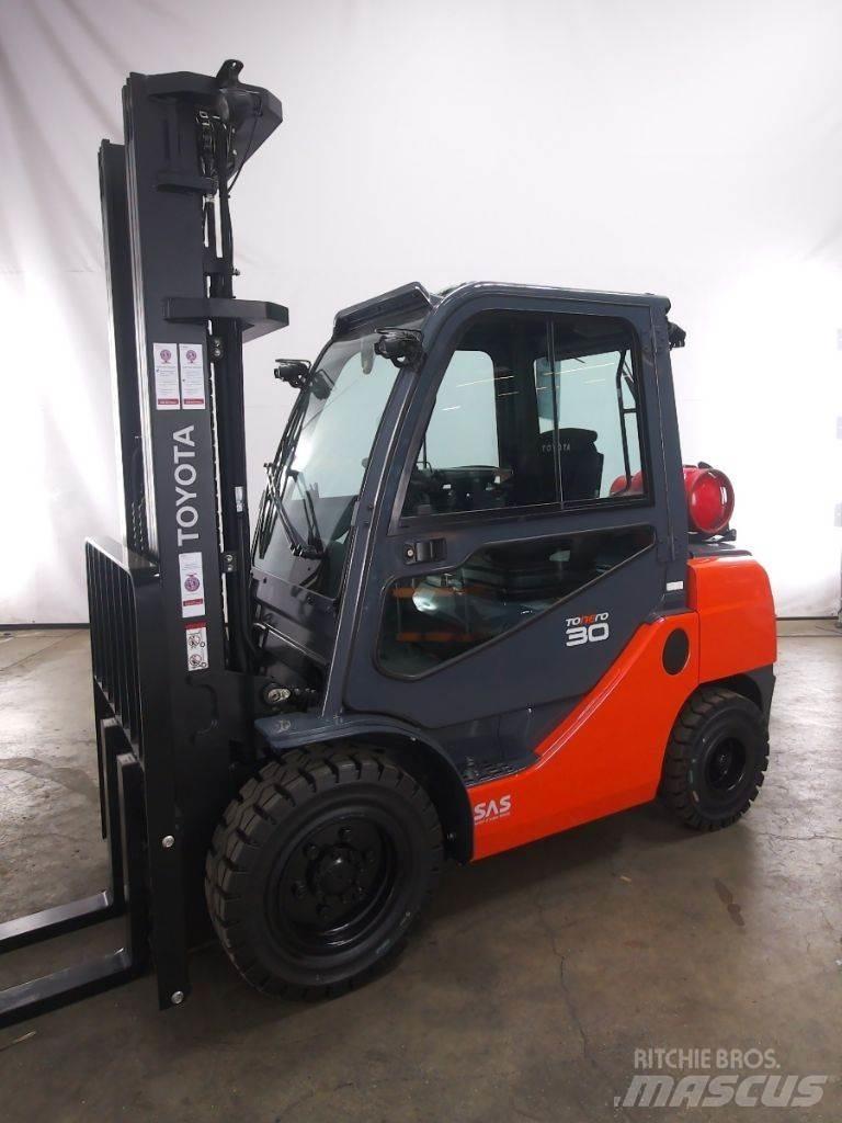 Toyota 02-8FGF30 Gaasitõstukid