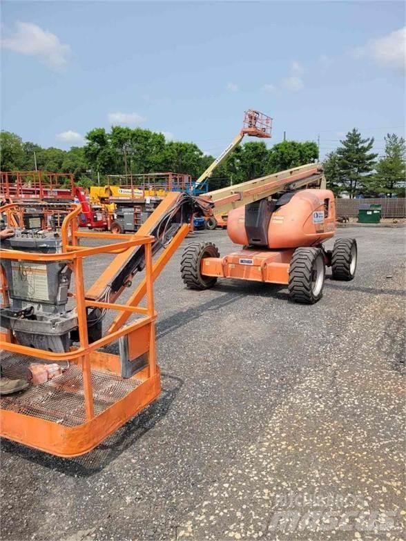 JLG 600AJ Iseliikuvad poomtõstukid