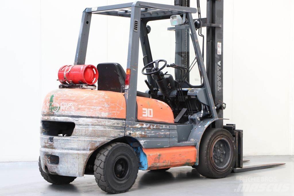 Toyota 02-6FGF30 Gaasitõstukid