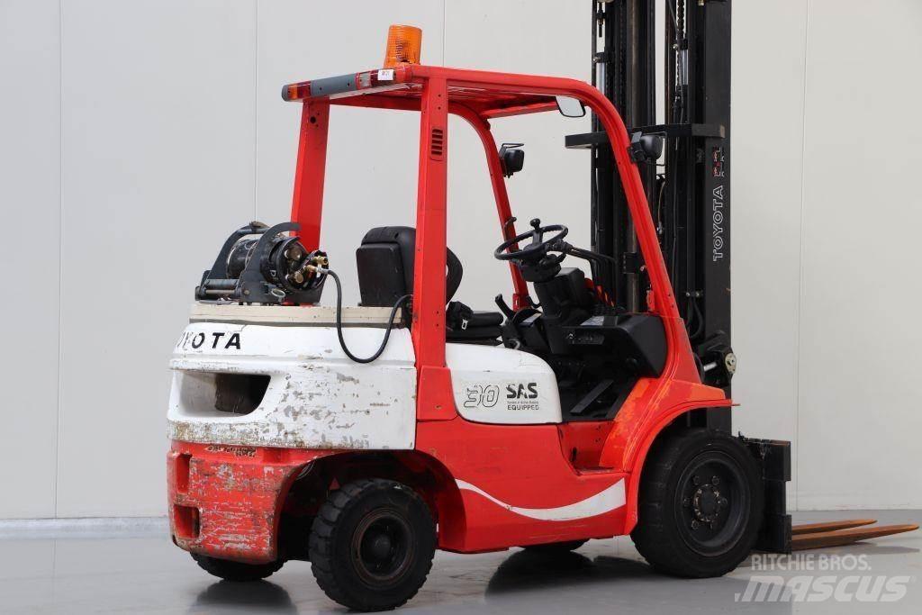 Toyota 02-7FGF30 Gaasitõstukid