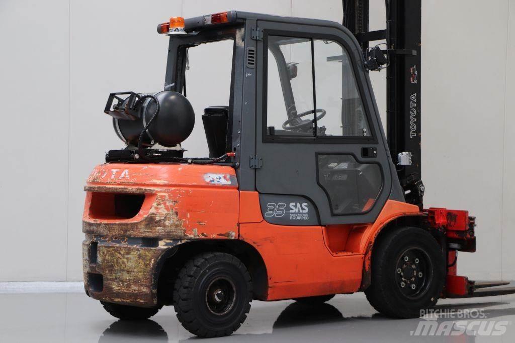 Toyota 02-7FGJF35 Gaasitõstukid