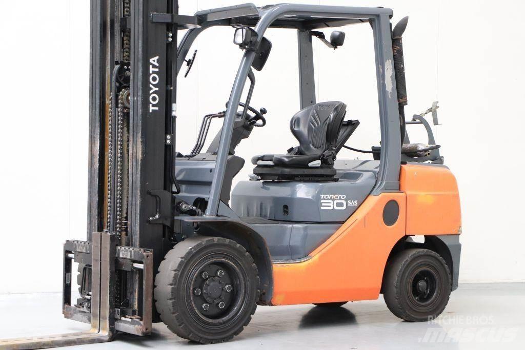 Toyota 02-8FGF30 Gaasitõstukid