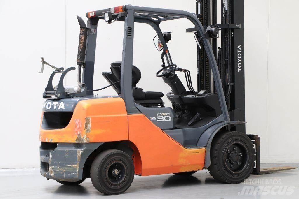 Toyota 02-8FGF30 Gaasitõstukid