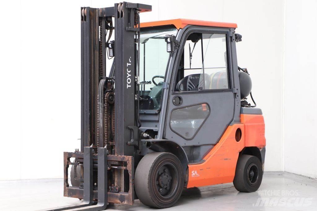 Toyota 02-8FGF30 Gaasitõstukid
