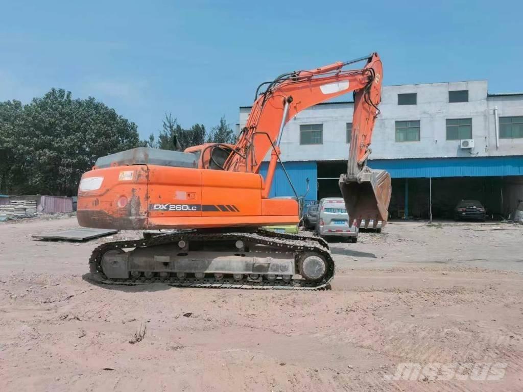 Doosan DX 260 Roomikekskavaatorid