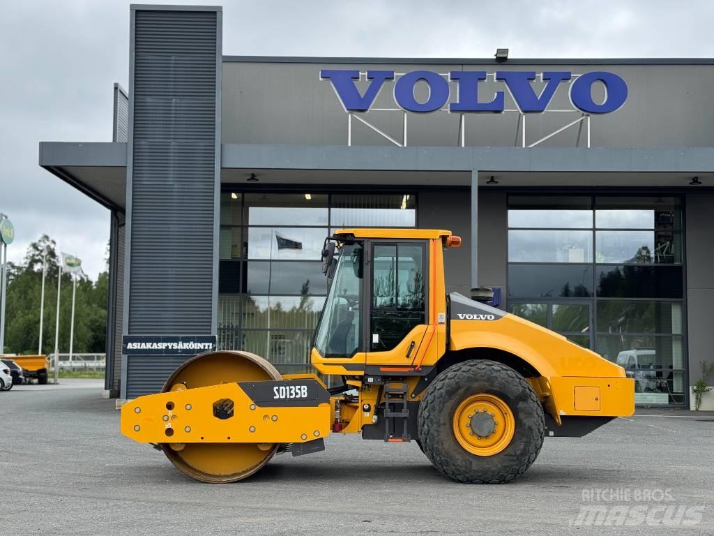 Volvo SD 135 B Ühe trumliga rullid