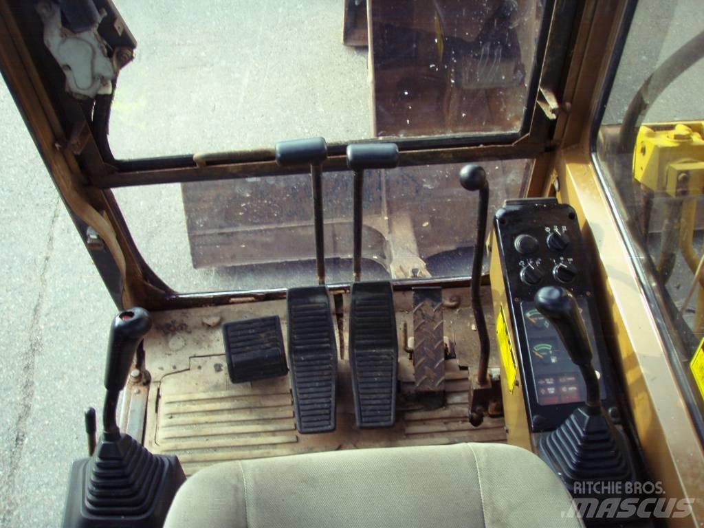 CAT E 70 B Väikeekskavaatorid 7t-12t