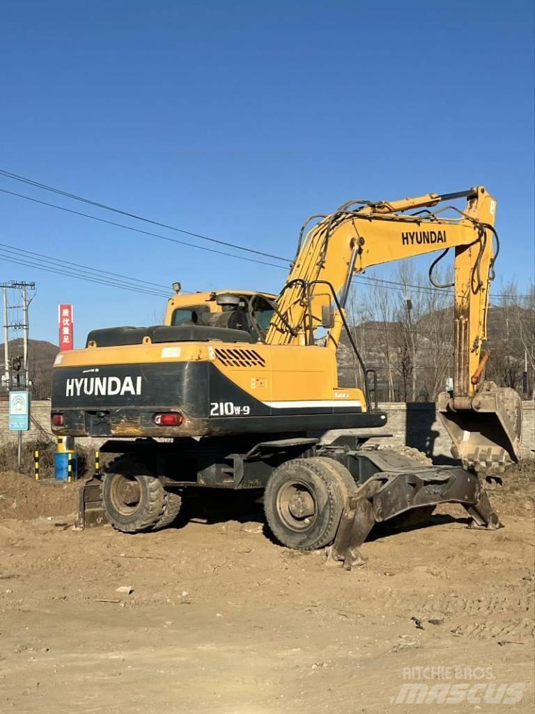 Hyundai R210W-9 Ratasekskavaatorid