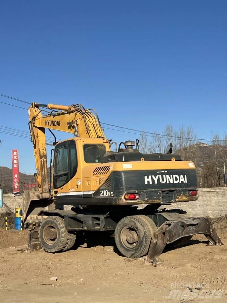 Hyundai R210W-9 Ratasekskavaatorid
