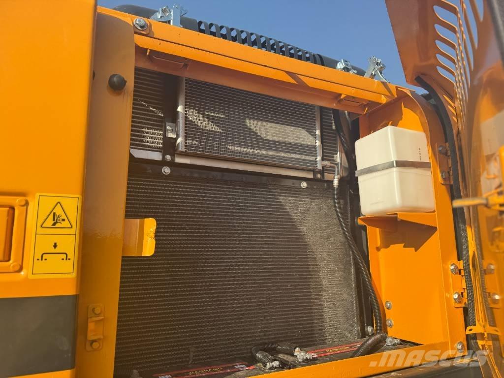 Hyundai HX 220 Roomikekskavaatorid