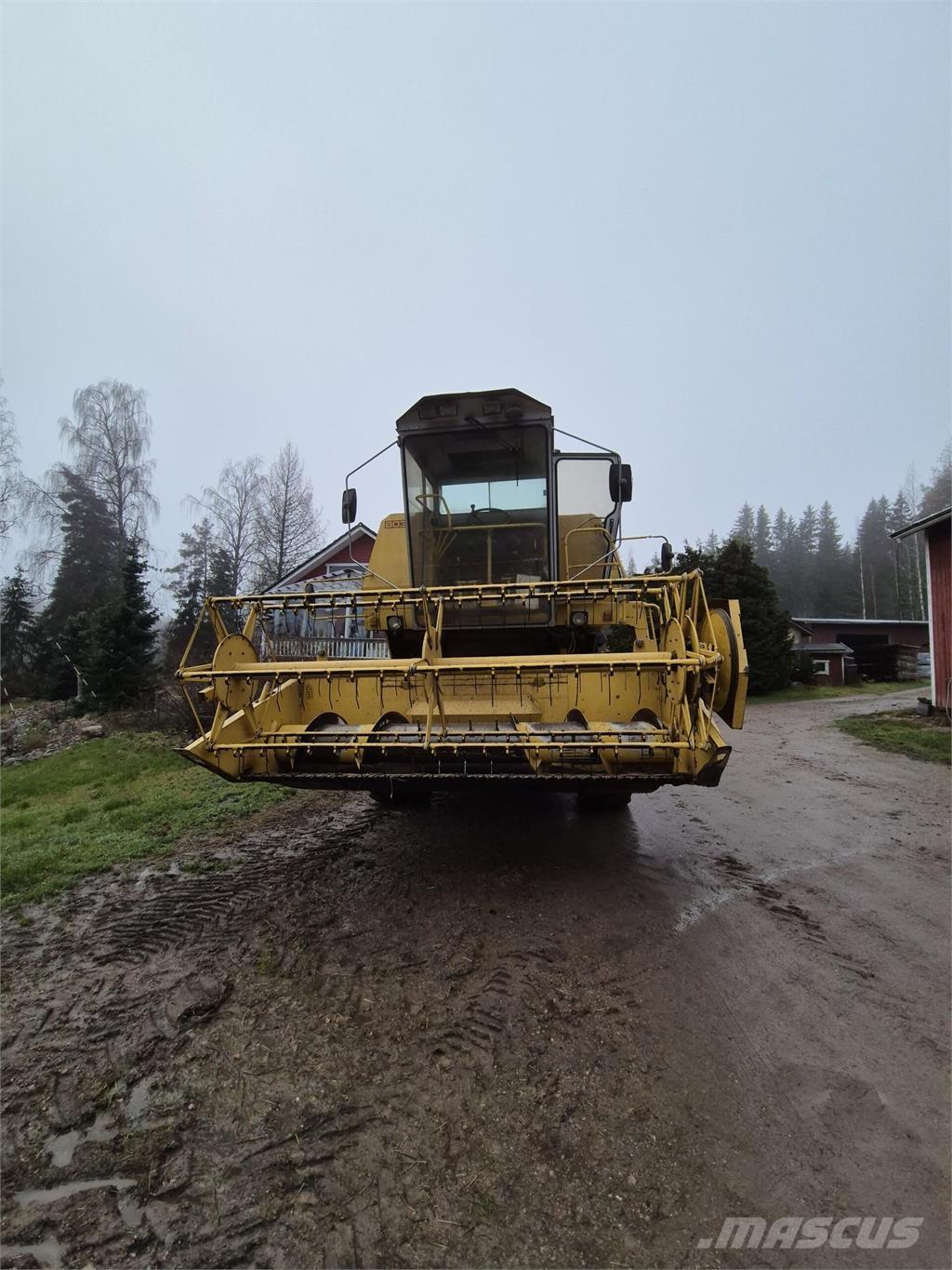 New Holland 8030 Teraviljakombainid