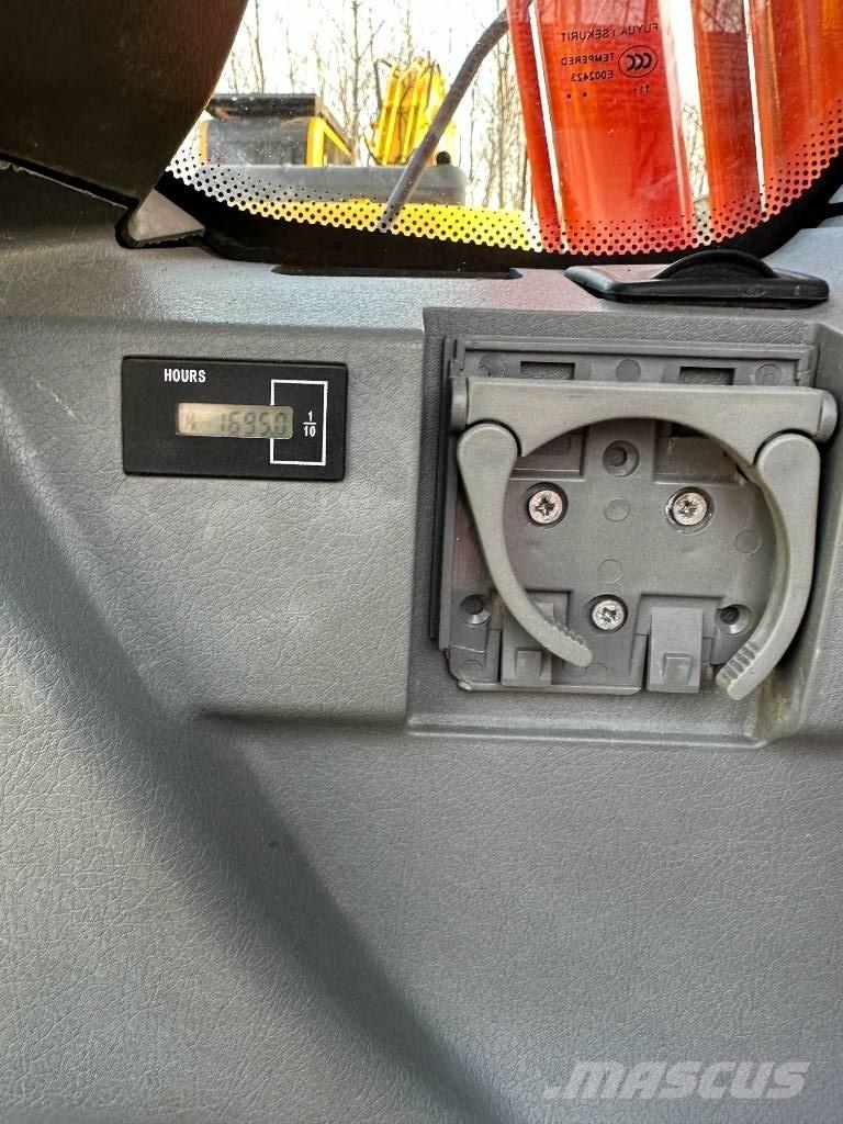 Doosan DX140 Roomikekskavaatorid