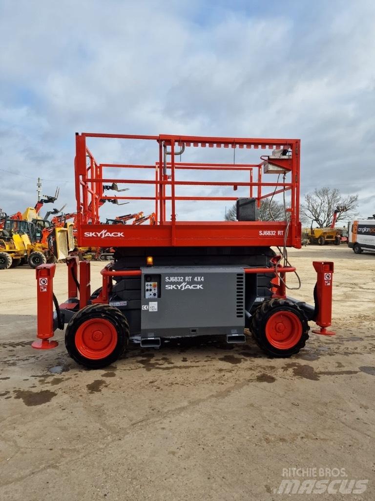 SkyJack SJ 6832 RT Käärtõstukid