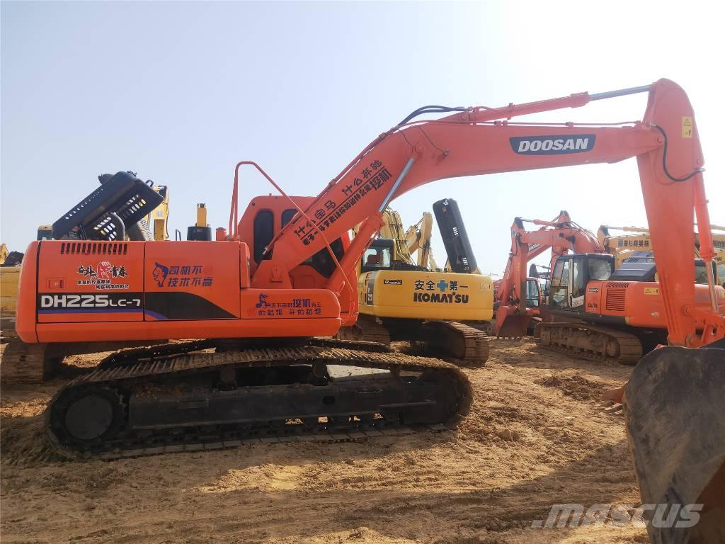 Doosan DH225LC-7 Roomikekskavaatorid