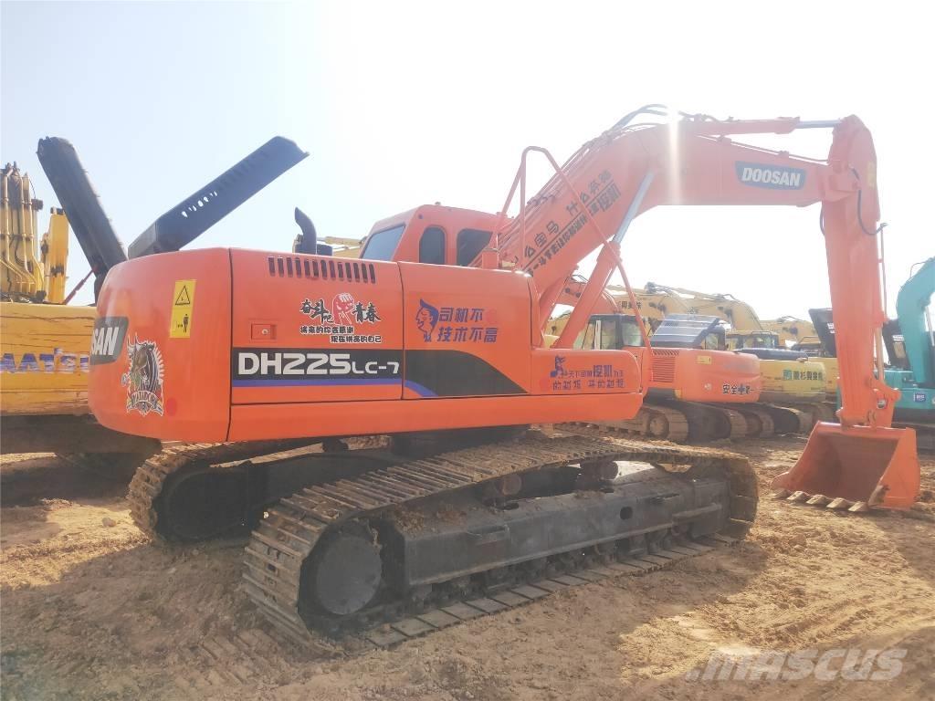 Doosan DH225LC-7 Roomikekskavaatorid